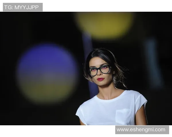 足球明星太太李凡的生活揭秘与背后的故事分享